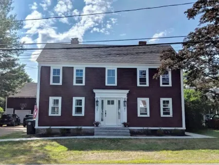 Calm Townhouse Close to Town & Beaches