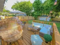 Dreamy Getaway 2br|2ba, Relaxing Backyard w/ Mural