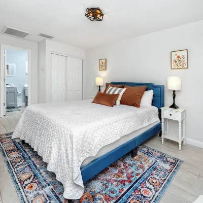 New Steps to Downtown • 7 Mins to Beach + Parking Hotels near Sea Forest Beach Club Homeow