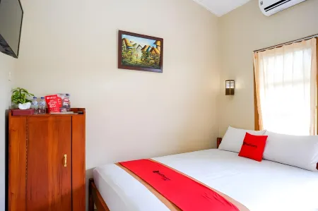 RedDoorz @ Jalan Parangtritis Отели в г. Bantul Regency