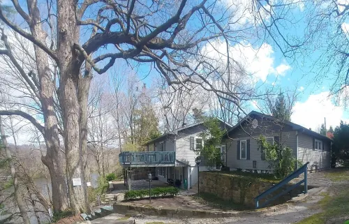 Lake Freeman house w/boat dock... Minutes from Indiana Beach/Lake Shafer