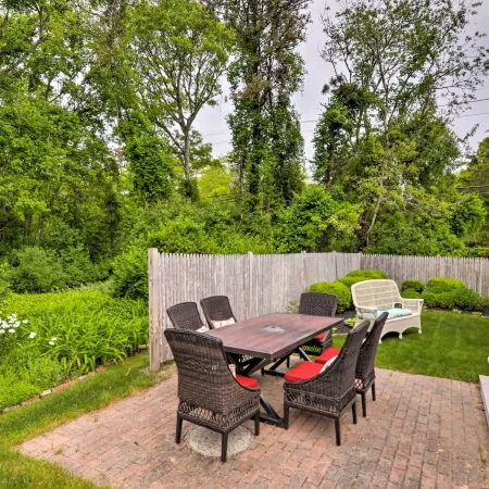 Near Craigville Beach and Main St! Sunny Cottage