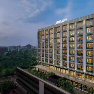 Gateway Ahmedabad Sindhu Bhavan Отели рядом с достопримечательностью «Торговый центр Alpha One»