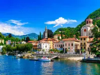 Elegant Villa with private garden in Castello Hotels in Castelveccana