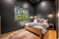 New Modern House on Lake Adger near TIEC, Vineyards, Orchards, Biltmore and more