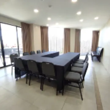 Travelbee Airport Inn