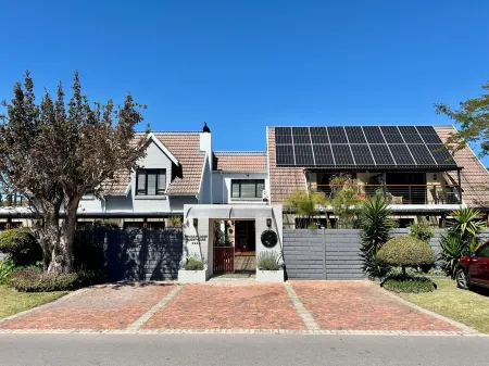 Pelican Lodge Guesthouse