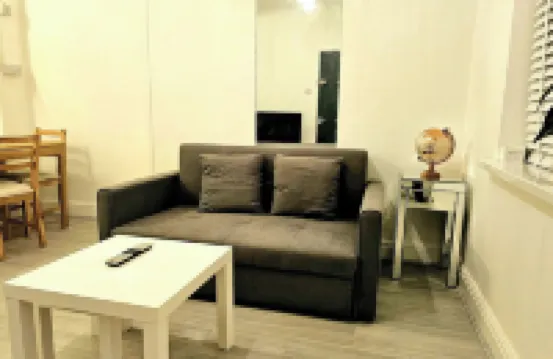 Charming 1 Bedroom Apartment in Bridgend