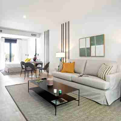 Stunning studio with terrace, pool and parking. Arruzafa II Rooms