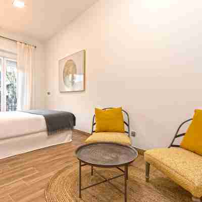 Magnificent 2 BD Duplex with private terrace. Recaredo IX Rooms