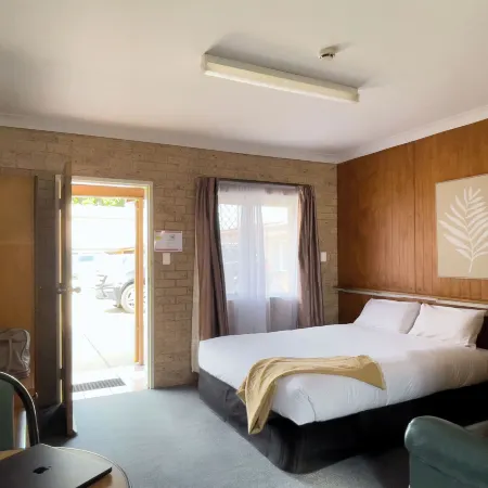 The Phoenix Artesian Spa Resort and Accommodation