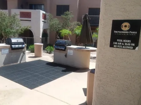 Pretty plush and comfortable condo convenient to many amenities and activities Отели в г. Глендейл