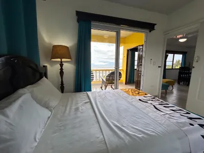 2nd Floor Beach House Apartment just steps from the beach! Hotel a 
