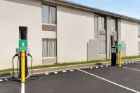 Spark by Hilton Waldorf - parking