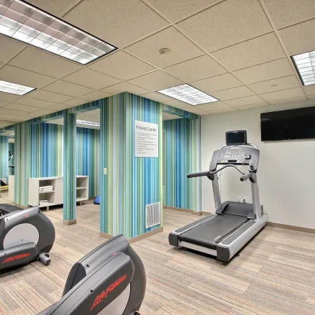 Holiday Inn Express & Suites MILWAUKEE AIRPORT by IHG