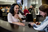 Holiday Inn COLUMBUS by IHG - bar