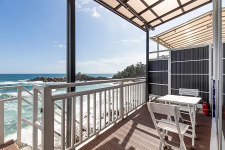 Yeongdeok Searest Pool Villa Отели рядом со станцией Jangsa Station