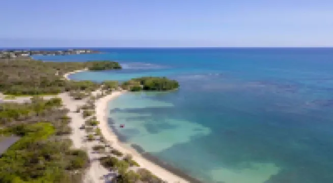 Hike, dive, water, fun, one minute walk to beach