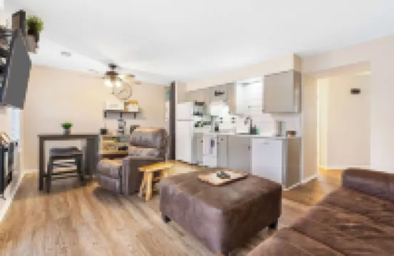 Chandlers Pondview Getaway Chic Branson Escape