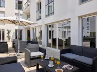 Quality Suites Chalon-sur-Saône Gare Hotels in Burgundy