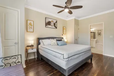 Kings Hideaway - Near DT! Hotels near The Branson Coaster