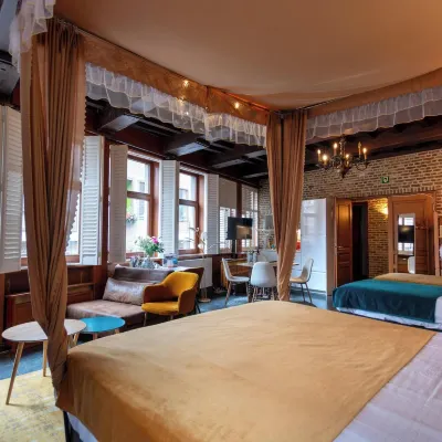 Charming Suites Jan Zonder Vrees Hotels near Eugeen Van Mieghem Museum