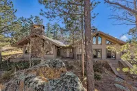 Beautiful, large, private home in Fox Acres- huge patio w/ gorgeous views! Hotels in Red Feather Lakes