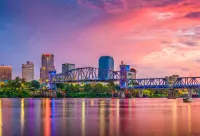 Stylish Space and Historic Charm - Captivating Downtown Retreat