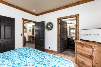 Community Pool and Hot Tub - Charming Mountain Oasis