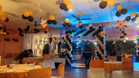 Hotel Holiday Hill Отели рядом с достопримечательностью «Vishnu Ghat»