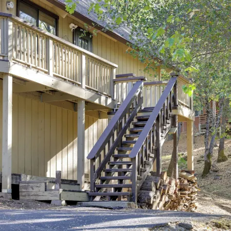 Spacious Groveland Cabin w/ Wraparound Deck!