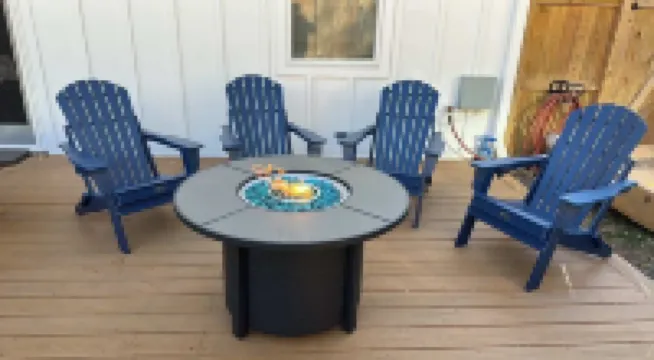 Walk to Breweries, Live Music, Restaurants, Parking, Fenced Yard.