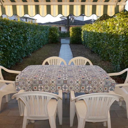 Cozy Villa with Private Garden - Beahost