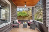 Family-friendly Manito Park home.  Close to downtown, hospitals & colleges.