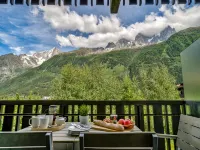 Modern Chamonix Apartment with Balconies