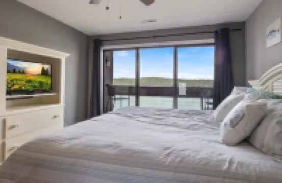 Spacious Pet-friendly Lakeview Condo w/ Boat Slip & Pools