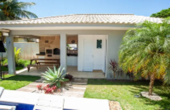 Casa com Piscina Quadra de Areia e Churrasqueira