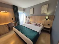 Logis Hotel les Gravades Ussel - Balcony