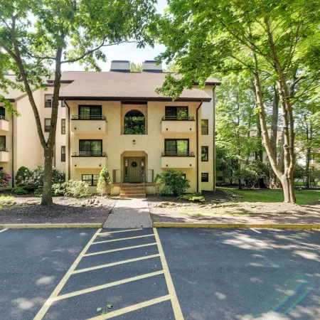 1 Mi to Big Boulder: Lakefront Unit w/ Pool Access