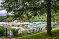 1 Mi to Big Boulder: Lakefront Unit w/ Pool Access - balcony