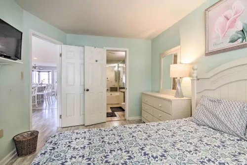 Walk to Beach & Dining! Ocean City Condo w/ Pool -  Appartamenti vacanze