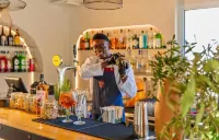 WellClub Resort - Wellness & SeaView Suites - bar