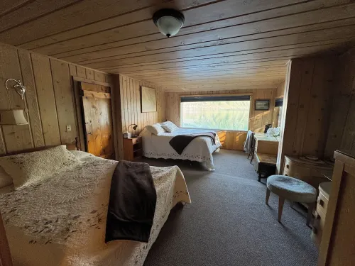 Inside Glacier National Park, Lakefront Cabin - Chalets