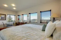 Stunning 360 Ocean Views, Near Redwoods NP! - Parking