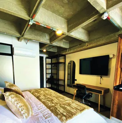 Epic Suite 407 Deluxe Airport - 4-Star