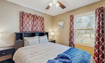 1/2 Mi to Lake! Traverse City Retreat w/ Dock