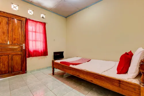 Hotel O Pondok Wisata Sekar KemuningNearWonogondang Camp ( Bumi Perkemahan Wonogondang )