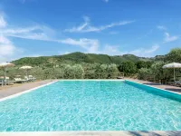 Farmhouse abode with Pool and Tuscan Charm