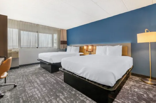 Comfort Inn & Suites Madison - Airport