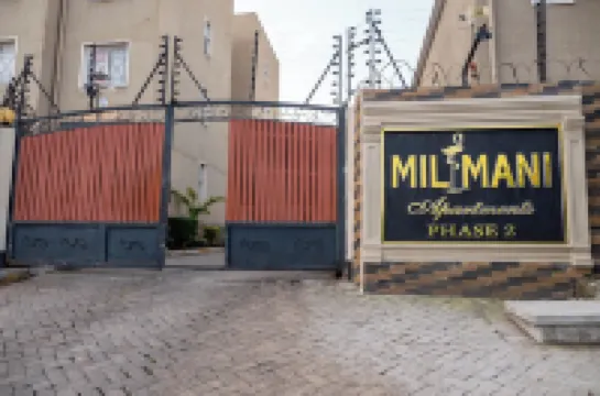 Hazel's Condo-Luxury 3Br w/ Pool & Gym Hotels in 